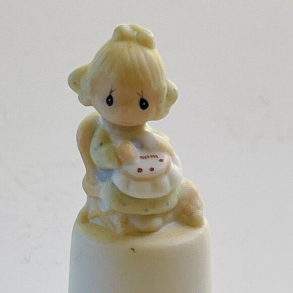 Precious Moments Mother Sew Dear Porcelain Thimble Miniature Figurine 1984 - Picture 3 of 9